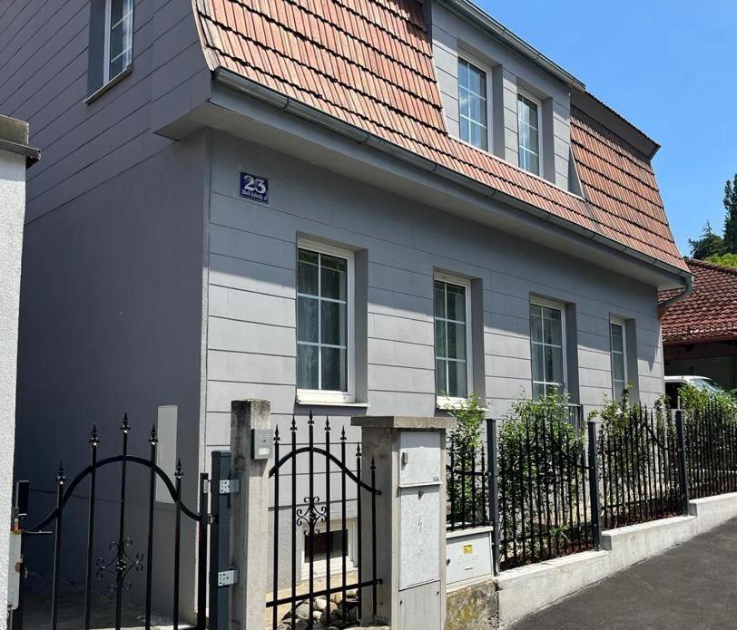 Entzuckende Kleine Vorstadtvilla Klosterneuburg Exterior foto